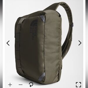 The North Face Base Camp Voyager sling in green